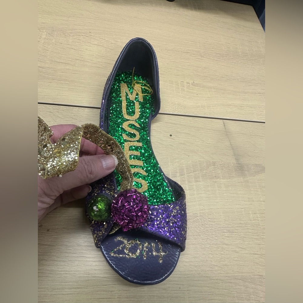 Krewe of Muses Mardi Gras Parade Commemorative Shoe 2014 EUC